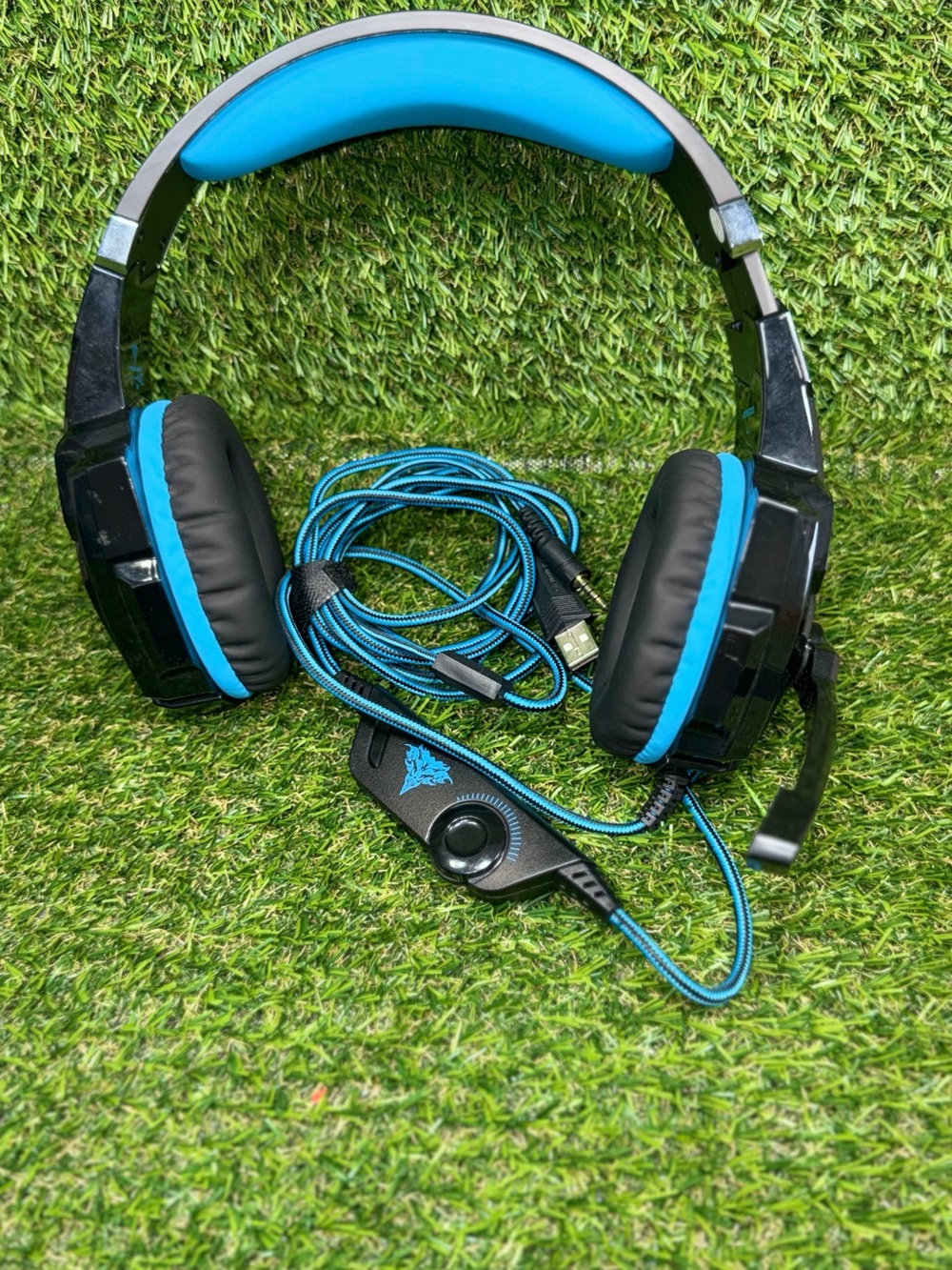 This Bengoo G9000 gaming headset Whit prominent LED lighting - Used